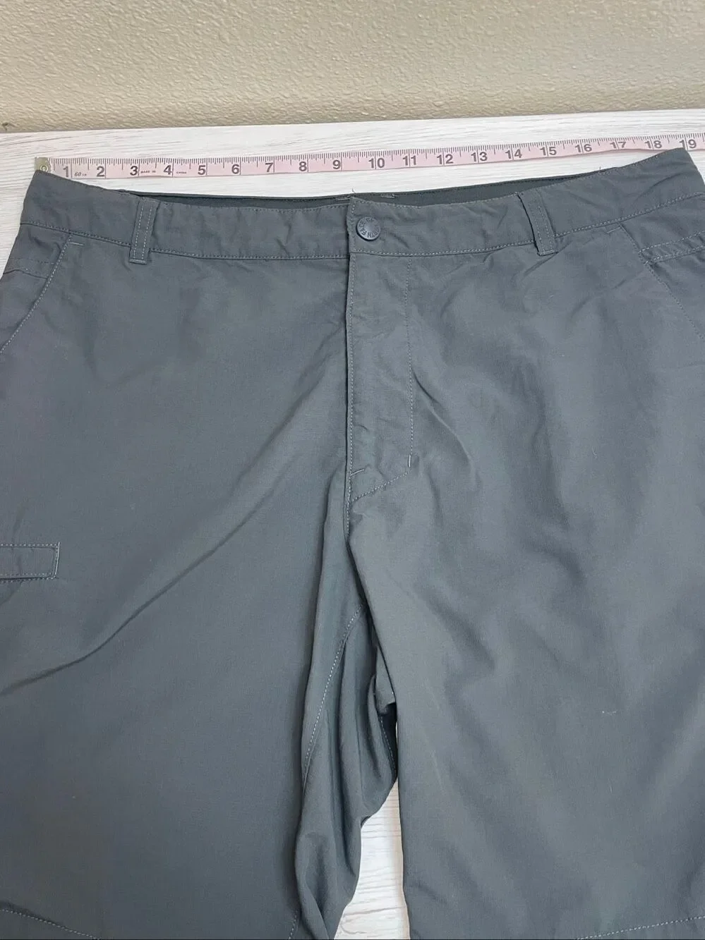 The North Face Men’s Shorts Dark Gray Size 38